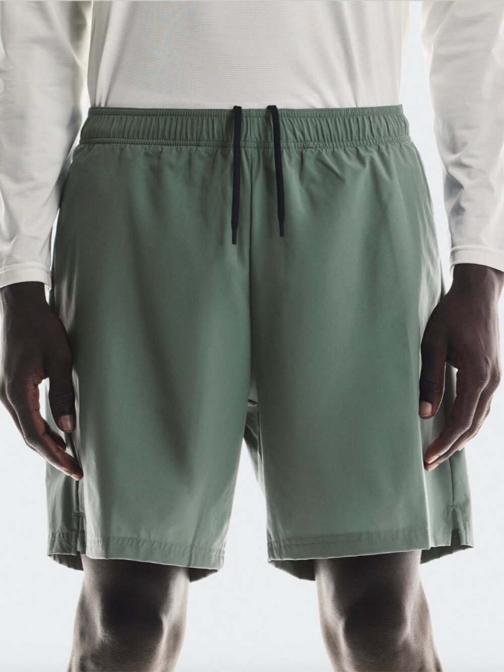 On Running 7" Core Green Shorts in Medium